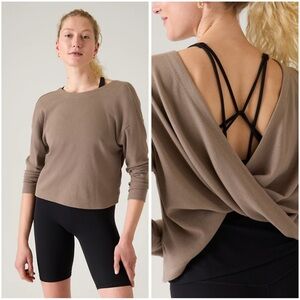 Athleta Beige Presence Twist Top Sweatshirt Sz Small